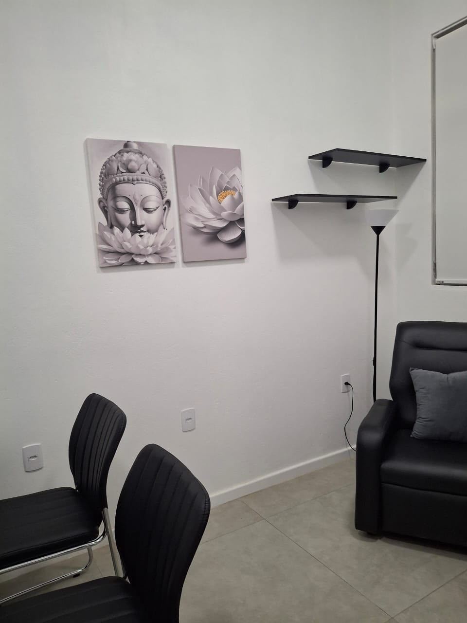 Sala de atendimento da Alessandra Passos na Clínica Neuroessentia